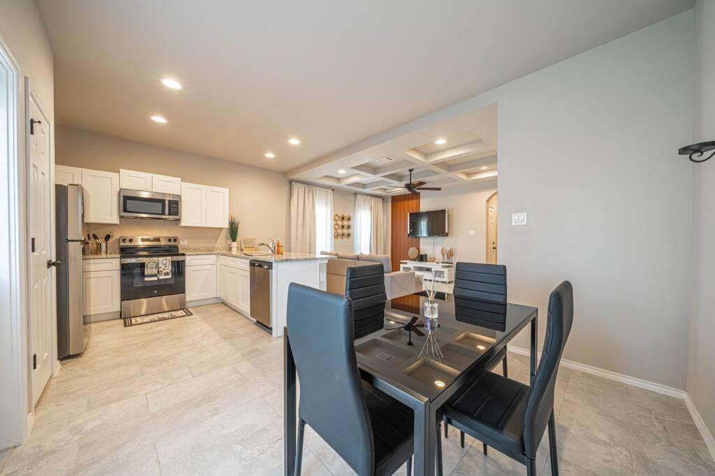 Gorgeous, Brand New 3 Bedrooms Home- Built 2024, Near Seaworld & Lackland Afb San Antonio Eksteriør billede