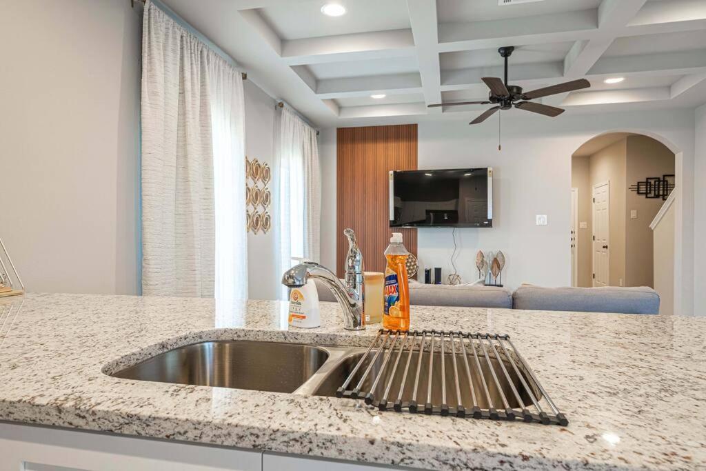 Gorgeous, Brand New 3 Bedrooms Home- Built 2024, Near Seaworld & Lackland Afb San Antonio Eksteriør billede