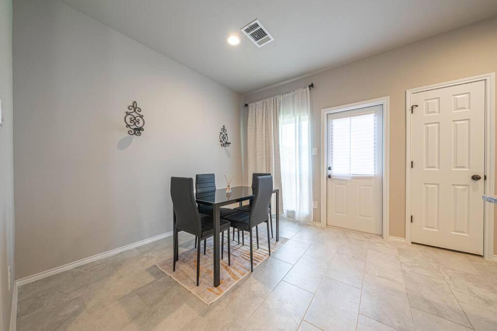 Gorgeous, Brand New 3 Bedrooms Home- Built 2024, Near Seaworld & Lackland Afb San Antonio Eksteriør billede